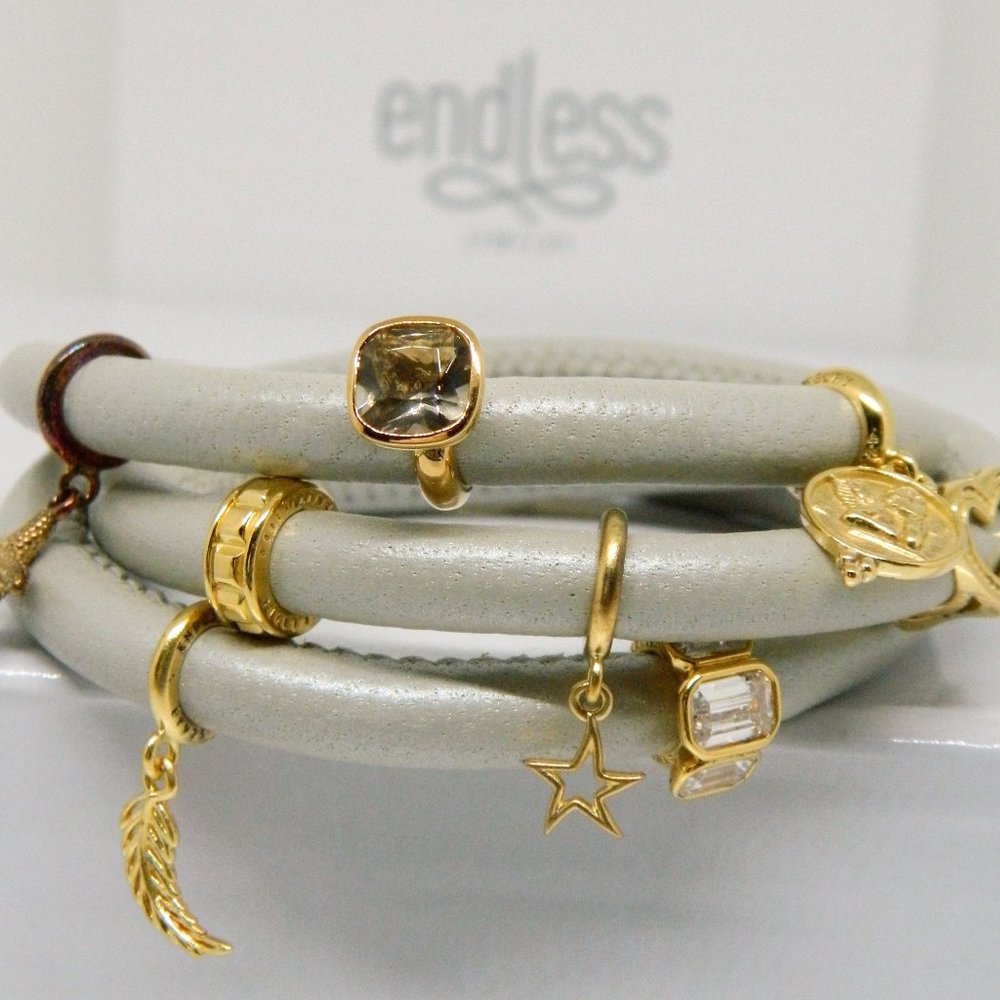 ENDLESS Pearl Metallic Leather 8 Charm Bracelet